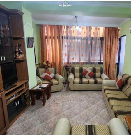 Tirane, jepet me qera apartament 1+1+Ballkon Kati 3, 50 m² 550 € (rruga e kavajes)
