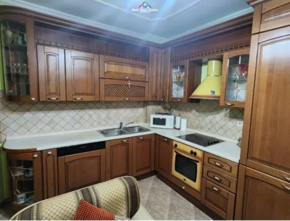 Tirane, jepet me qera apartament 1+1+Ballkon Kati 3, 50 m² 550 € (rruga e kavajes)
