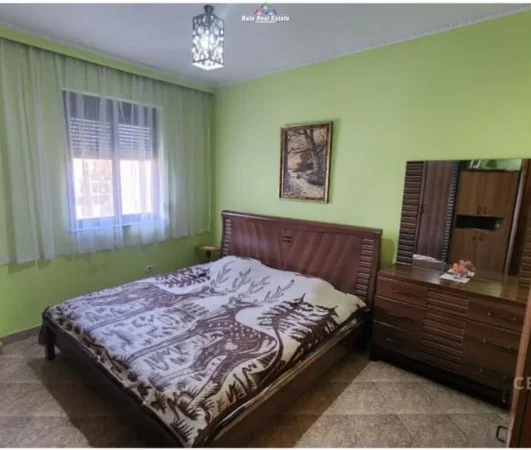 Tirane, jepet me qera apartament 1+1+Ballkon Kati 3, 50 m² 550 € (rruga e kavajes)
