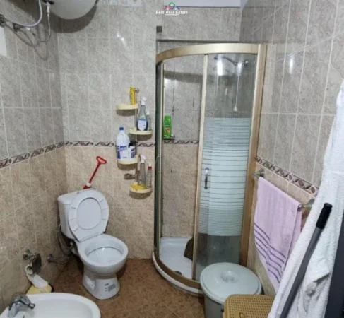 Tirane, jepet me qera apartament 1+1+Ballkon Kati 3, 50 m² 550 € (rruga e kavajes)