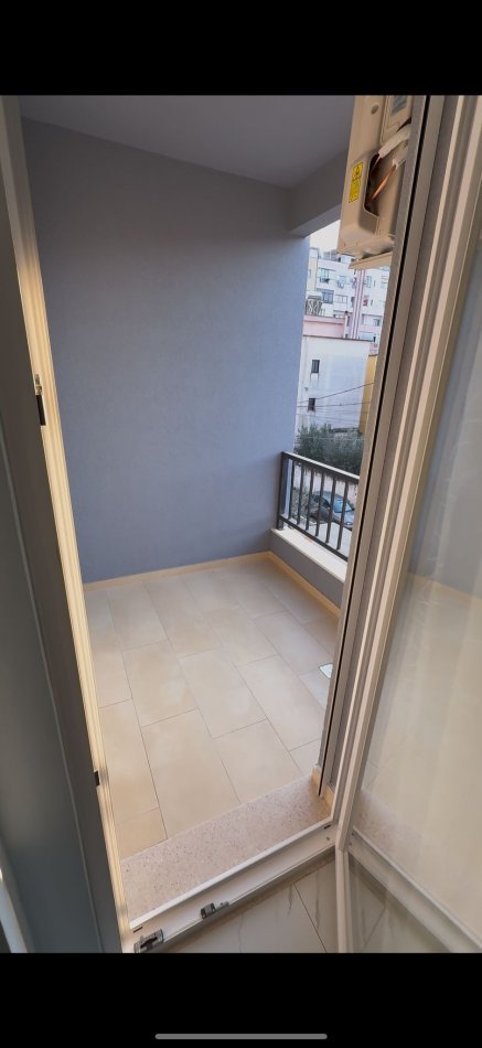 Tirane, jepet me qera apartament 1+1+Ballkon Kati 2, 70 m², 470 euro (5 Maji)