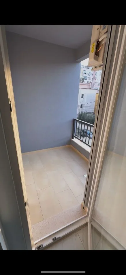 Tirane, jepet me qera apartament 1+1+Ballkon Kati 2, 70 m², 470 euro (5 Maji)