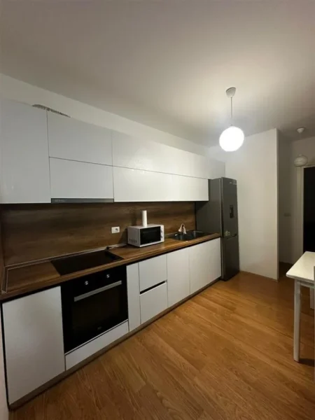 Tirane, jap me qera apartament 2+1+Ballkon Kati 6, 96 m² 700 € (Don Bosko, kompleksi Fiori di Bosko)