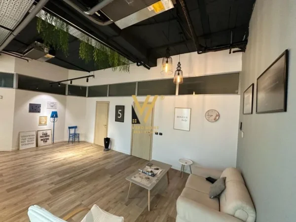 Tirane, jepet me qera zyre Kati 2, 52 m² 1.500 € (MYSLYM SHYRI)