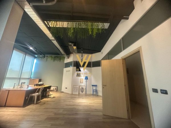 Tirane, jepet me qera zyre Kati 2, 52 m² 1.500 € (MYSLYM SHYRI)