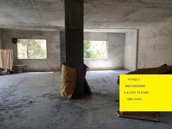 Tirane, Me Qera Ambjent-Biznesi, sip.100m²,kat±1,Qera 100'000 Leke / muaj, Ndërtes 3-kate rr.Pandeli Vangjeli, pranë ambasadës turke, zona Vilave Amerikane, 15 min nga Ura Lanës Tirane