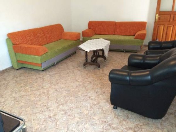 Tirane,Laprake, jap me qera shtepi private 2+1+A+BLK 90 m² , mobiluar, 30 000 Leke (Sheshi "Shqiponja", prane AMC, Laprake)