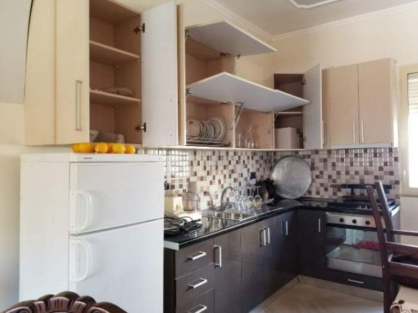 Elbasan, jepet me qera shtepi 70 m² 20.000 Leke