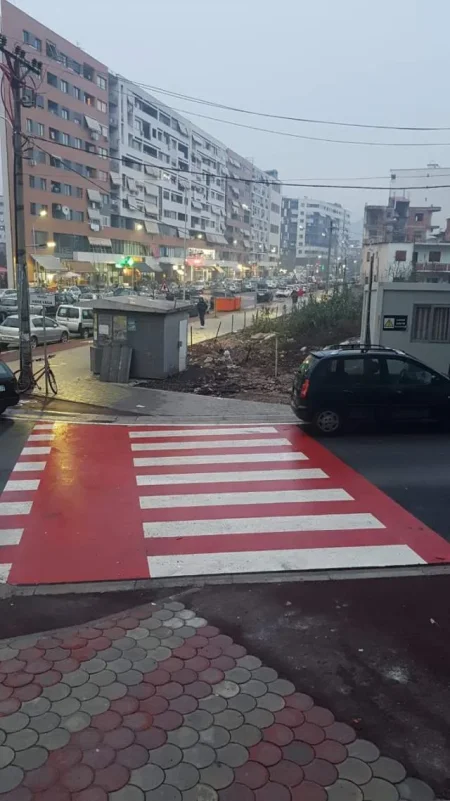 Tirane, jap me qera dyqan Kati 1, 105 m² Unaza e Re nga rrotondo e dyte)