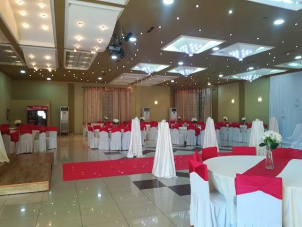 SHIJAK  shes Restorant ambjent biznesi 2 kate, 1.800 m² 1.250.000 Euro (Shijak)