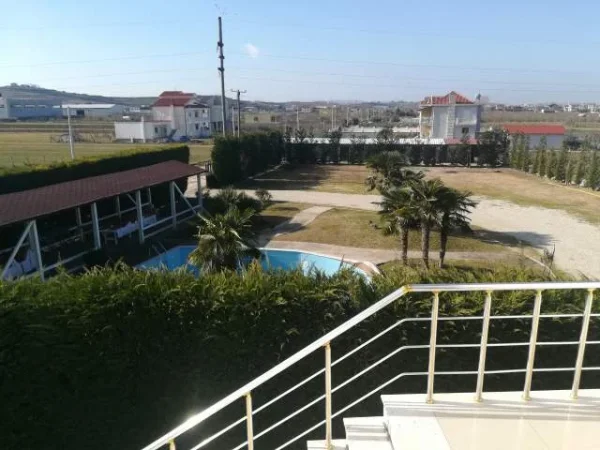 SHIJAK  shes Restorant ambjent biznesi 2 kate, 1.800 m² 1.250.000 Euro (Shijak)