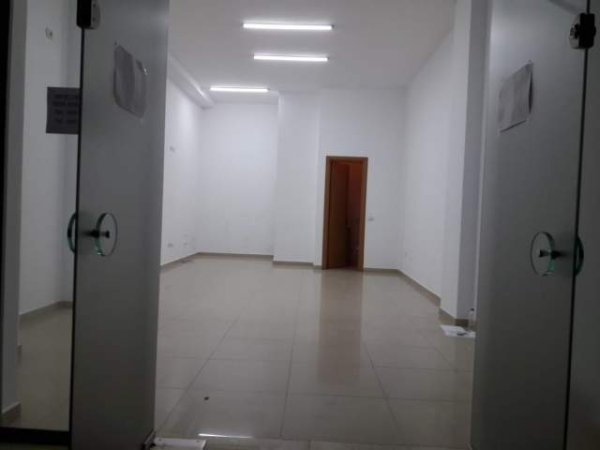Tirane, shes dyqan Kati 1, 47 m² 88000 Euro Rr Fortuzi
