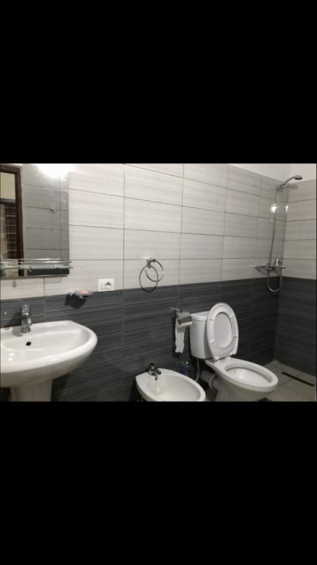 Tirane, jap me qera apartament 1+1 Kati 2, 60 m² 300 euro  (Rr. Durresit- Tirane)