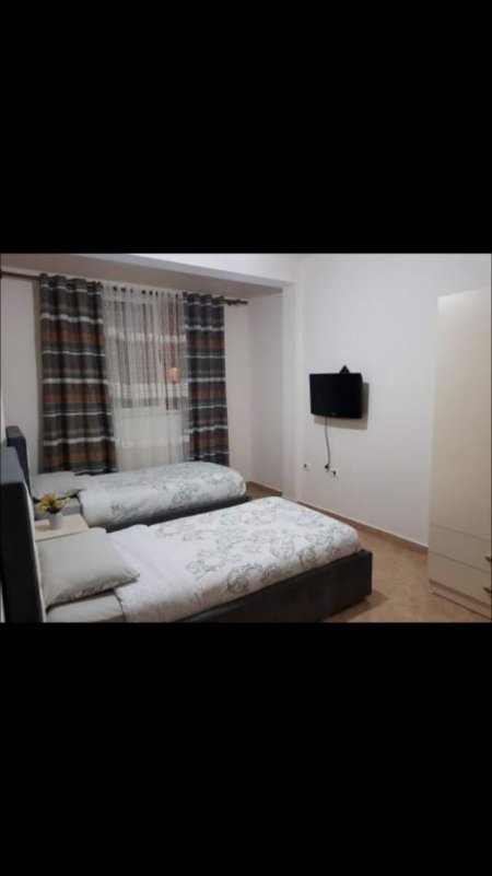 Tirane, jap me qera apartament 1+1 Kati 2, 60 m² 300 euro  (Rr. Durresit- Tirane)