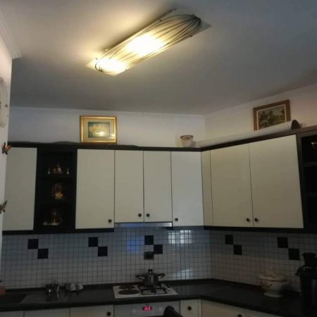 Tirane, jap me qera apartament Kati 8, 100 m² 500 Euro