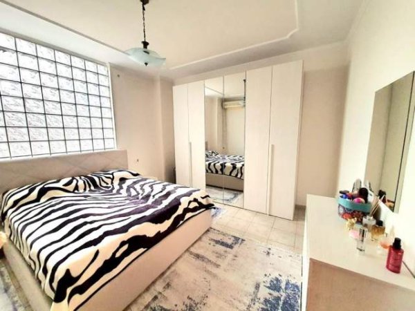 Tirane, shitet apartament 3+1+A+BLK Kati 9, 156 m² 275.000 Euro (Rruga Barrikadave)