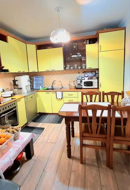 Tirane, shitet apartament 3+1+A+BLK Kati 9, 156 m² 275.000 Euro (Rruga Barrikadave)