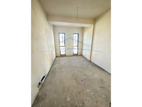 Tirane, shitet apartament Kati 5, 100 m² 145.000 Euro (Farmacia 10, Kompleksi Alis)