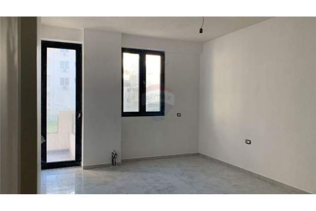 Sarande, shitet apartament 1+1+BLK Kati 2, 86 m² 150.000 Euro (Sarande, Rruga "Mitat Hoxha")