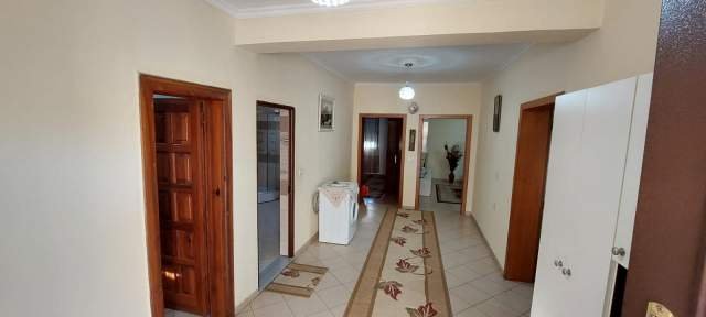 Tirane, jepet me qera apartament 3+1 Kati 2, 100 m² 450 Euro