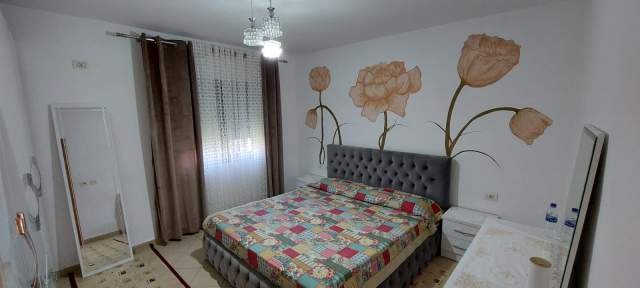 Tirane, jepet me qera apartament 3+1 Kati 2, 100 m² 450 Euro