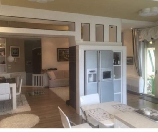 Tirane, jepet me qera Penthouse 4+1+A+BLK Kati 0, 370 m² 1.900 Euro (Ruga Peti)