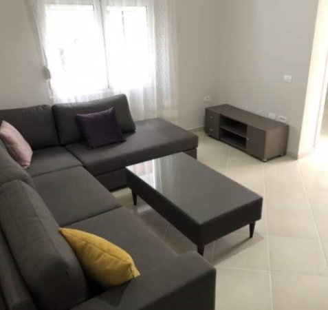 Tirane, jepet me qera apartament 1+1+BLK Kati 1, 70 m² 300 Euro (bego hoxha)