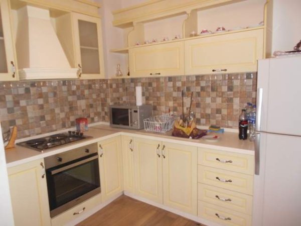 Tirane, jepet me qera apartament 1+1 Kati 3, 65 m² 650 Euro (Bulevardi Zhan D'Ark)
