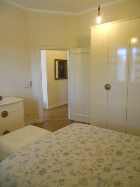 Tirane, jepet me qera apartament 1+1 Kati 3, 65 m² 650 Euro (Bulevardi Zhan D'Ark)