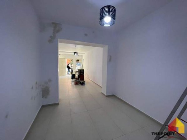 Tirane, jepet me qera dyqan Kati 0, 43 m² 800 Euro (Rruga Vangjush Furxhi)