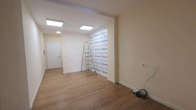 Tirane, jepet me qera zyre Kati 1, 120 m² 1.300 Euro (Ish Blloku)
