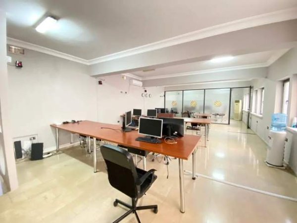 Tirane, jepet me qera zyre Kati 1, 190 m² 1.300 Euro (Mine Peza)