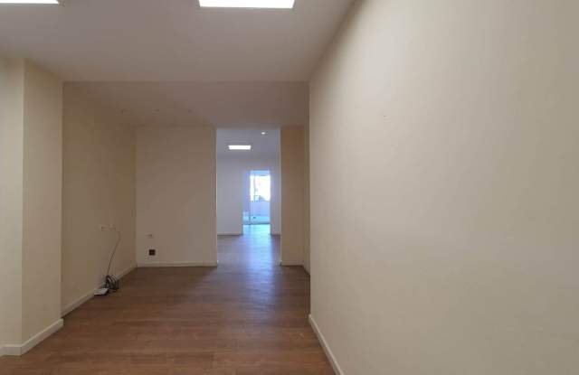 Tirane, jepet me qera zyre Kati 1, 120 m² 1.300 Euro (Ish Blloku)