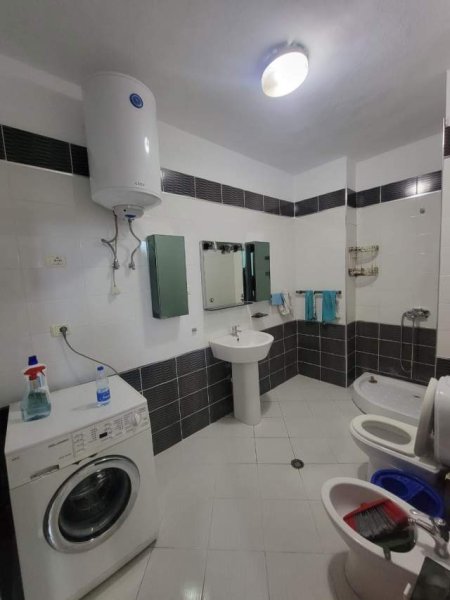 Tirane, jepet me qera apartament 2+1+BLK Kati 7, 103 m² 350 Euro (Besim Alla)