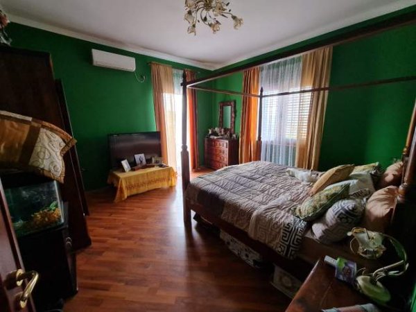 Okazion ...Tirane, shes Vile 5+1+A Kati 2, 300 m² 320.000 Euro i diskutueshem ne Peze .