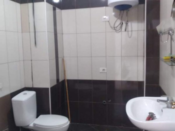 Tirane, jepet me qera apartament 1+1 Kati 1, 25.000 Leke