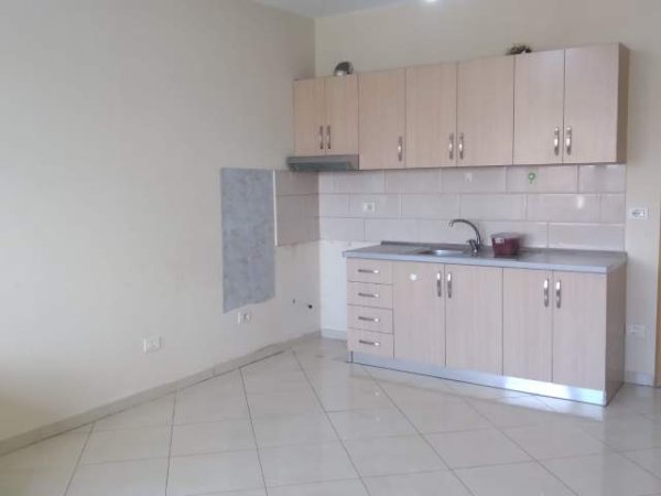 Tirane, jepet me qera apartament 1+1 Kati 1, 25.000 Leke