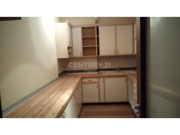 Tirane, jepet me qera zyre Kati 2, 142 m² 1.500 Euro (Ruga Papa Gjon Pali II)