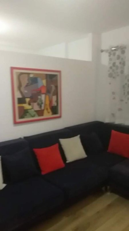 Tirane, jepet me qera shtepi 1+1 Kati 1, 70 m² 350 Euro (rruga Hoxha Tahsim)