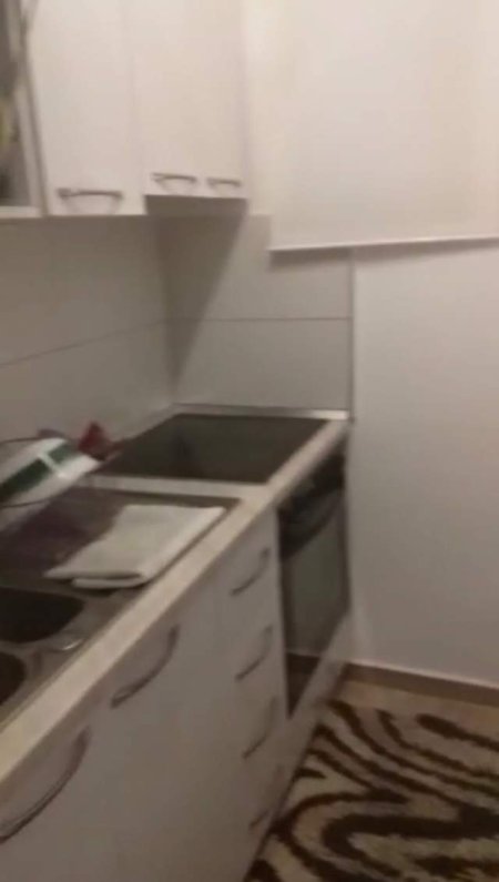 Tirane, jepet me qera shtepi 1+1 Kati 1, 70 m² 350 Euro (rruga Hoxha Tahsim)