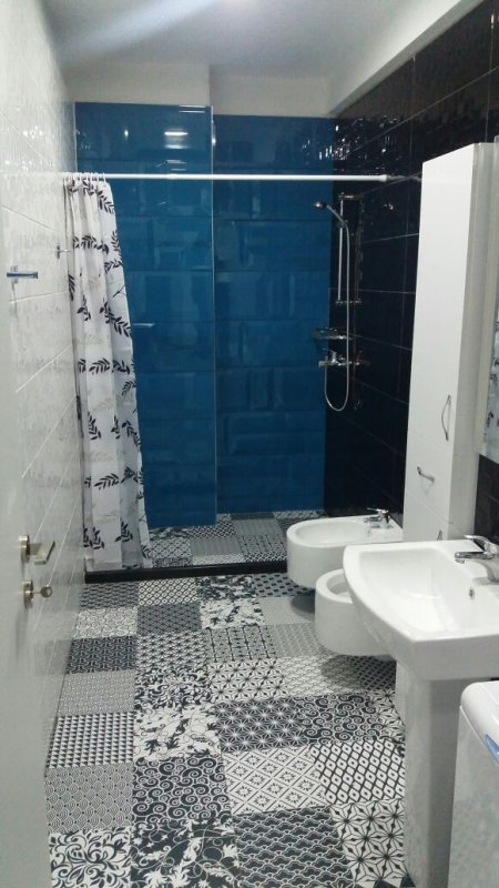 Tirane, jap me qera apartament 1+1 Kati 2, 63 m² 400 Euro,  Rr."Ali Demi"