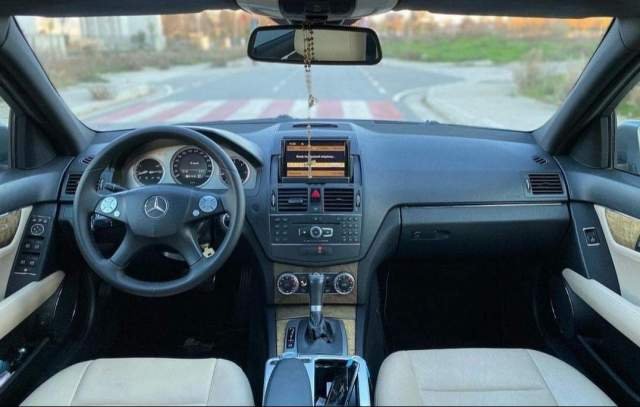 Tirane, shes makine Mercedes-Benz 220 Viti 2008, 7.000 Euro