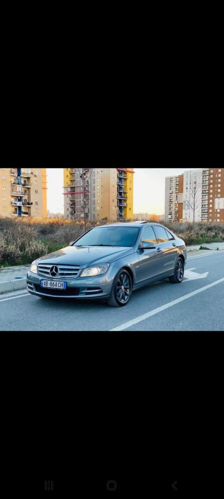 Tirane, shes makine Mercedes-Benz 220 Viti 2008, 7.000 Euro