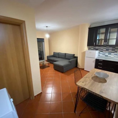 Tirane, jepet me qera apartament 1+1+BLK Kati 9, 60 m² 400 Euro (prane Kompleksit Delijorgji)