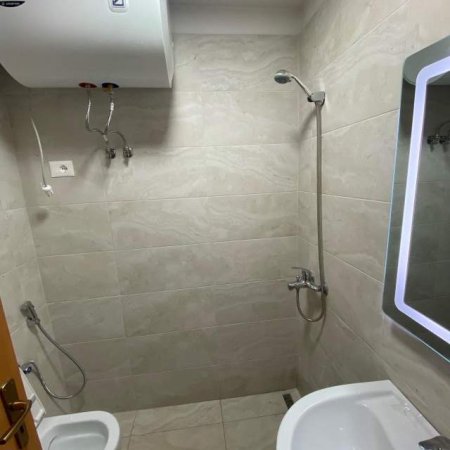 Tirane, jepet me qera apartament 1+1+BLK Kati 9, 60 m² 400 Euro (prane Kompleksit Delijorgji)