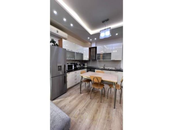 Tirane, jepet me qera apartament 2+1+A+BLK Kati 4, 109 m² 1.000 Euro (Liqeni Artificial)
