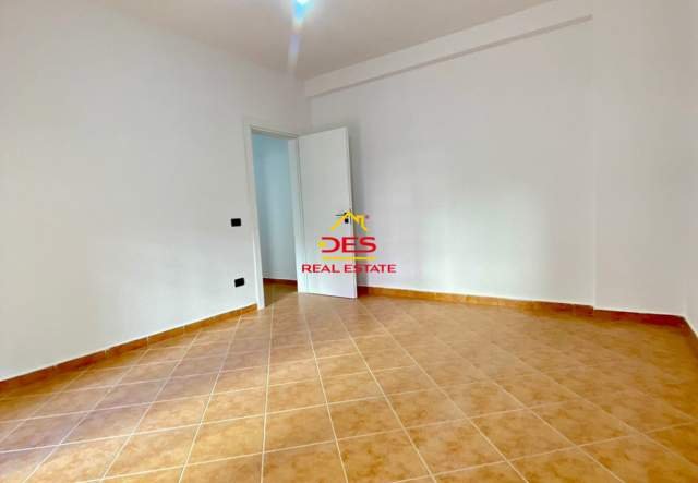 Vlore, shitet apartament 2+1+BLK Kati 3, 110 m² 143.000 Euro (Rruga Aleksander Moisiu)