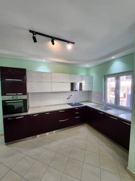 Tirane, shitet apartament 3+1 Kati 6, 108 m² 98.000 Euro Me hipoteke (Yzberisht)