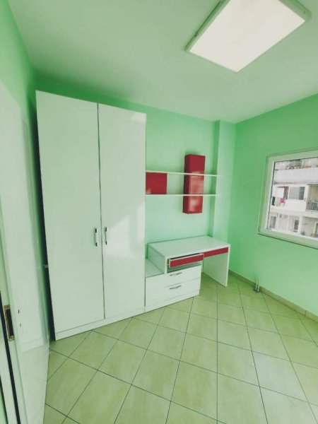 Tirane, shitet apartament 3+1 Kati 6, 108 m² 98.000 Euro Me hipoteke (Yzberisht)