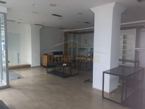 Durres, jepet me qera ambjent biznesi Kati 2, 156 m² 1.000 Euro (egnatia)